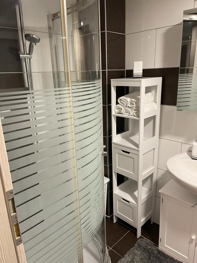 Apisha Apartement เคียร์ชไฮม์ อุนเทอร์ เท็ค ภายนอก รูปภาพ